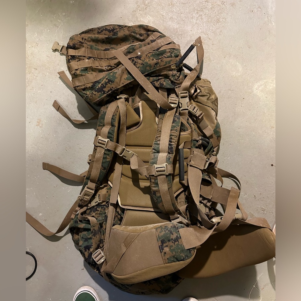 Arc’teryx military bag over 50 L